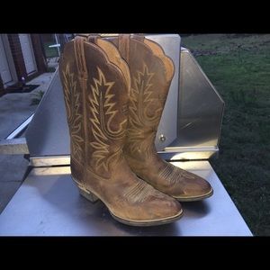 Women’s ariat boots